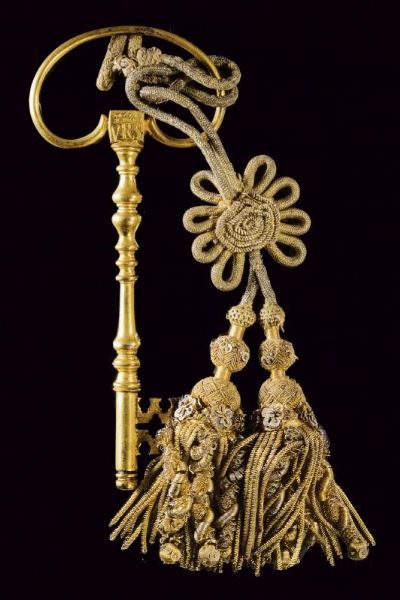 Chiave da Ciambellano con monogramma VRS  - Asta Medaglie, Decorazioni e Ordini - Associazione Nazionale - Case d'Asta italiane