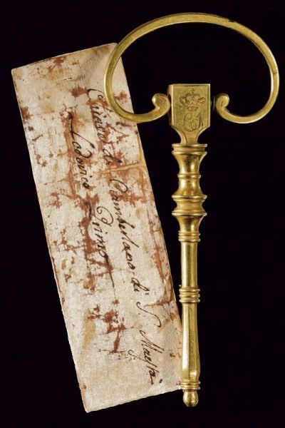 Rara chiave da Ciambellano con monogramma L1  - Asta Medaglie, Decorazioni e Ordini - Associazione Nazionale - Case d'Asta italiane