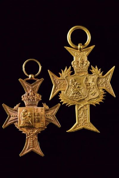 Due croci in oro  - Asta Medaglie, Decorazioni e Ordini - Associazione Nazionale - Case d'Asta italiane