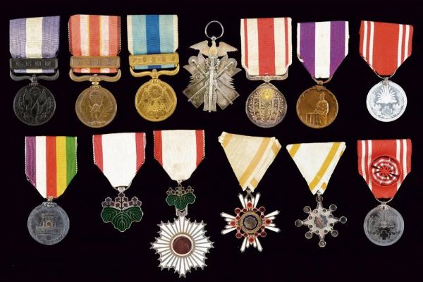Lotto di tredici ordini e medaglie  - Asta Medaglie, Decorazioni e Ordini - Associazione Nazionale - Case d'Asta italiane