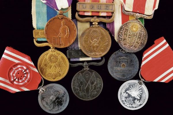 Lotto di tredici ordini e medaglie  - Asta Medaglie, Decorazioni e Ordini - Associazione Nazionale - Case d'Asta italiane