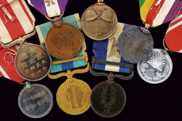 Lotto di tredici ordini e medaglie  - Asta Medaglie, Decorazioni e Ordini - Associazione Nazionale - Case d'Asta italiane