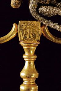 Chiave da Ciambellano con monogramma VRS  - Asta Medaglie, Decorazioni e Ordini - Associazione Nazionale - Case d'Asta italiane