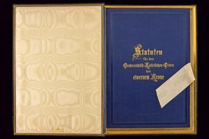 Bellissimo cofanetto contenente gli statuti dell'ordine della corona di ferro  - Asta Medaglie, Decorazioni e Ordini - Associazione Nazionale - Case d'Asta italiane