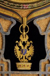 Bellissimo cofanetto contenente gli statuti dell'ordine della corona di ferro  - Asta Medaglie, Decorazioni e Ordini - Associazione Nazionale - Case d'Asta italiane