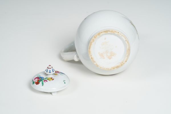 Caffettiera.<BR>Doccia, fine del XVIII o primi del XIX secolo.  - Asta Maioliche e Porcellane - Associazione Nazionale - Case d'Asta italiane