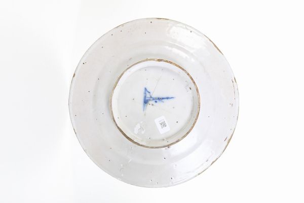 Grande piatto.<BR>Savona, Fabbrica Chiodo-Peirano, secondo quarto del XVIII secolo.  - Asta Maioliche e Porcellane - Associazione Nazionale - Case d'Asta italiane