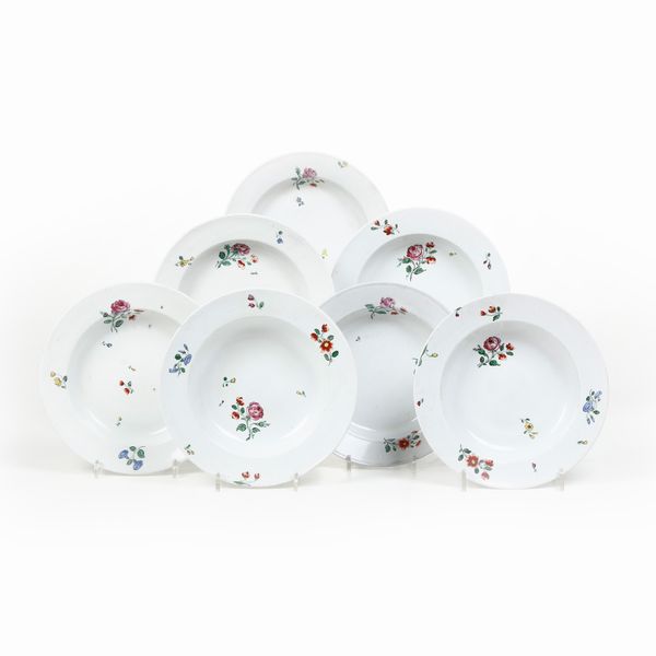 Sette piatti fondi.<BR>Doccia, Manifattura Ginori, 1770 circa.  - Asta Maioliche e Porcellane - Associazione Nazionale - Case d'Asta italiane