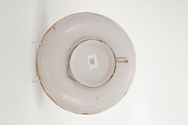 Piatto istoriato.<BR>Centro Italia, XX secolo.  - Asta Maioliche e Porcellane - Associazione Nazionale - Case d'Asta italiane