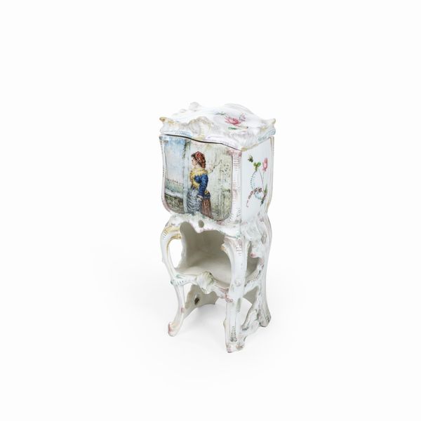 Mobile in miniatura.<BR>Nove o Bassano, verso il 1880.  - Asta Maioliche e Porcellane - Associazione Nazionale - Case d'Asta italiane