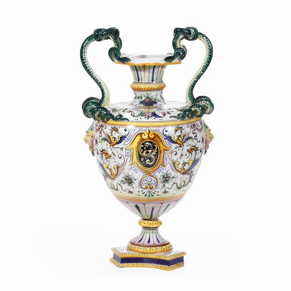 Vaso biansato a raffellesche.<BR>Sesto Fiorentino, Manifattura Fantechi, primo quarto del XX secolo.  - Asta Maioliche e Porcellane - Associazione Nazionale - Case d'Asta italiane