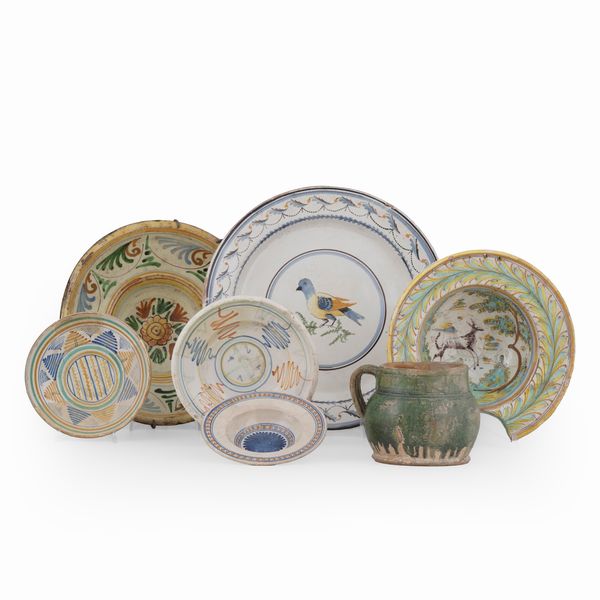 Sette diverse maioliche, XV-XX secolo.  - Asta Maioliche e Porcellane - Associazione Nazionale - Case d'Asta italiane