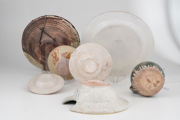 Sette diverse maioliche, XV-XX secolo.  - Asta Maioliche e Porcellane - Associazione Nazionale - Case d'Asta italiane