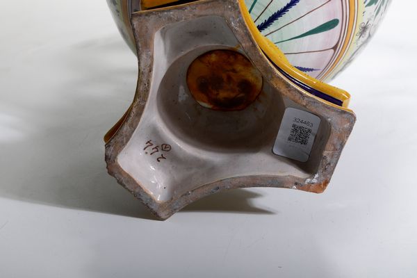 Vaso biansato a raffellesche.<BR>Sesto Fiorentino, Manifattura Fantechi, primo quarto del XX secolo.  - Asta Maioliche e Porcellane - Associazione Nazionale - Case d'Asta italiane