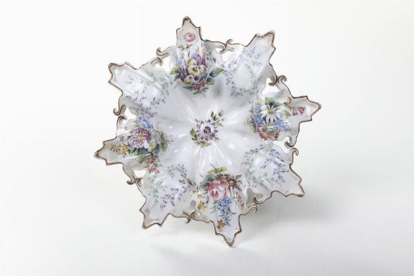 Alzatina.<BR>Nove, Manifattura di Gian Battista Viero, verso la fine del XIX secolo.  - Asta Maioliche e Porcellane - Associazione Nazionale - Case d'Asta italiane