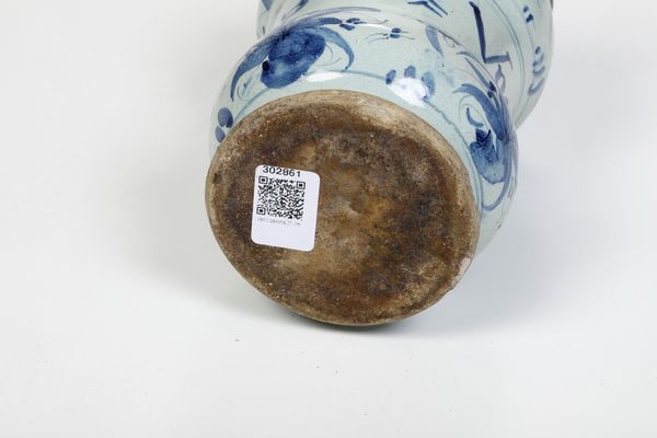 Albarello. <BR>Liguria, fine XVII - inizio XVIII secolo.  - Asta Maioliche e Porcellane - Associazione Nazionale - Case d'Asta italiane