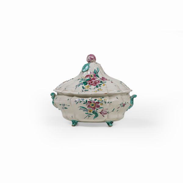 Zuppiera.<BR>Savona, Manifattura di Giacomo Boselli, verso il 1780.<BR>  - Asta Maioliche e Porcellane - Associazione Nazionale - Case d'Asta italiane