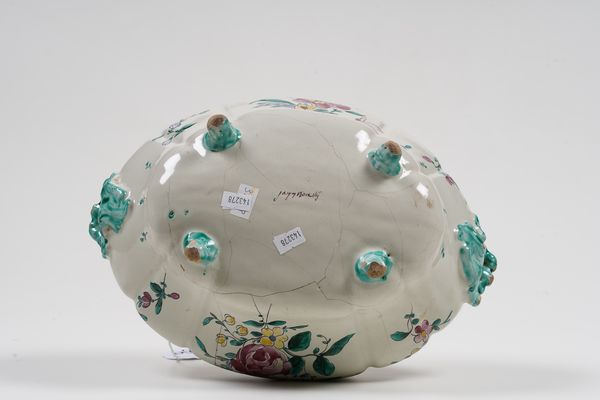 Zuppiera.<BR>Savona, Manifattura di Giacomo Boselli, verso il 1780.<BR>  - Asta Maioliche e Porcellane - Associazione Nazionale - Case d'Asta italiane