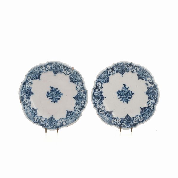 Coppia di piatti.<BR>Lodi, secondo quarto del XVIII secolo.  - Asta Maioliche e Porcellane - Associazione Nazionale - Case d'Asta italiane