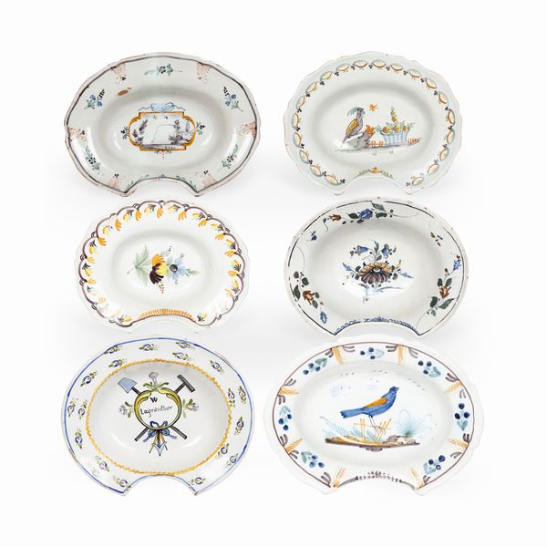 Sei bacili da barbiere.<BR>Francia, Nevers, XVIII e XIX secolo.  - Asta Maioliche e Porcellane - Associazione Nazionale - Case d'Asta italiane