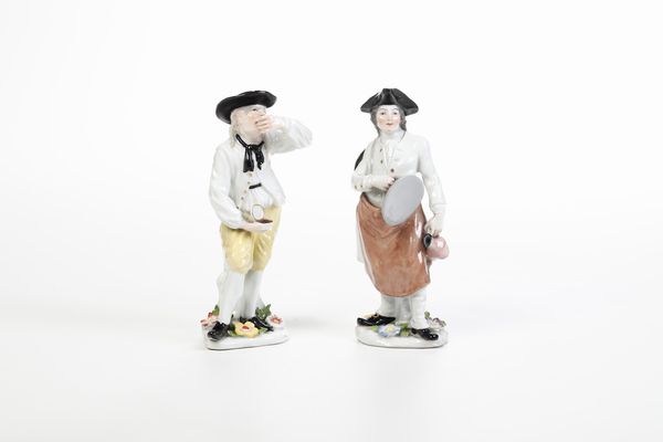 Due figurine.<BR>Parigi, Manifattura Samson, primi del XX secolo.  - Asta Maioliche e Porcellane - Associazione Nazionale - Case d'Asta italiane