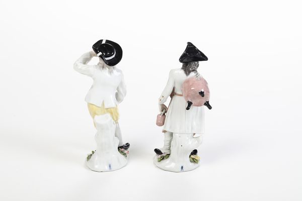 Due figurine.<BR>Parigi, Manifattura Samson, primi del XX secolo.  - Asta Maioliche e Porcellane - Associazione Nazionale - Case d'Asta italiane