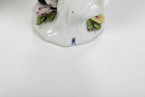 Due figurine.<BR>Parigi, Manifattura Samson, primi del XX secolo.  - Asta Maioliche e Porcellane - Associazione Nazionale - Case d'Asta italiane