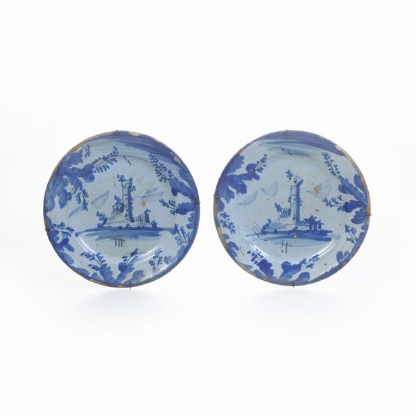 Coppia di piatti.<BR>Pavia, prima met del XVIII secolo.  - Asta Maioliche e Porcellane - Associazione Nazionale - Case d'Asta italiane