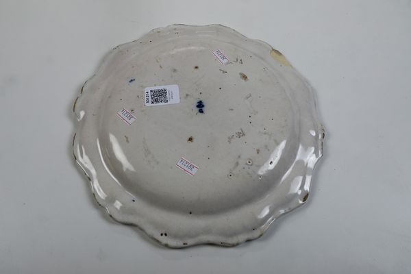 Piatto.<BR>Savona o Albisola, prima met del XVIII secolo.  - Asta Maioliche e Porcellane - Associazione Nazionale - Case d'Asta italiane