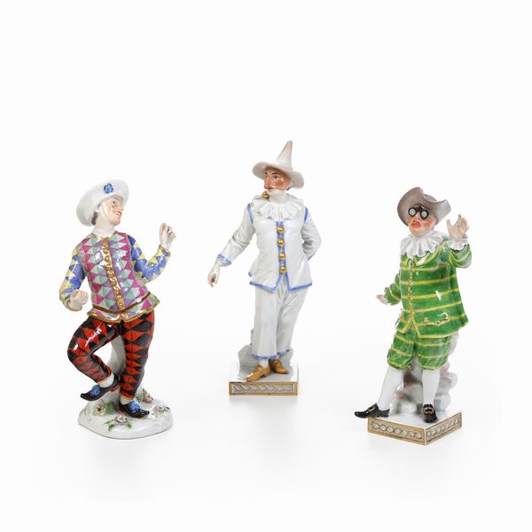 Tre figurine della commedia dell'arte.<BR>Meissen, 1924-1934 e verso il 1950.  - Asta Maioliche e Porcellane - Associazione Nazionale - Case d'Asta italiane