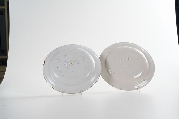 Due grandi piatti.<BR>Nove, Manifattura Gio Batta Antonibon, 1728-1738.  - Asta Maioliche e Porcellane - Associazione Nazionale - Case d'Asta italiane