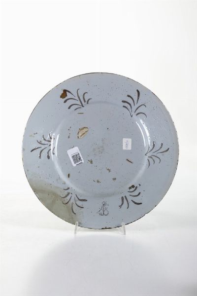 Grande piatto.<BR>Pavia, fine XVII - inizio XVIII secolo.<BR>  - Asta Maioliche e Porcellane - Associazione Nazionale - Case d'Asta italiane