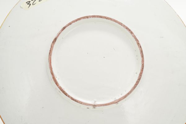 Due piatti.<BR>Francia e Italia, XIX e XX secolo.<BR>  - Asta Maioliche e Porcellane - Associazione Nazionale - Case d'Asta italiane