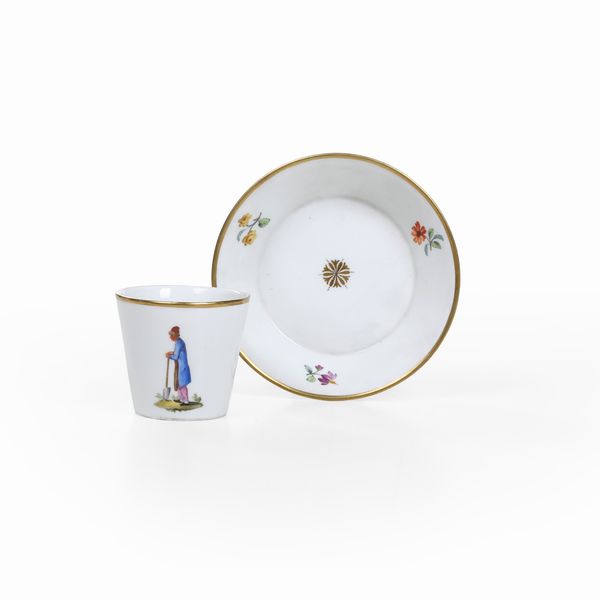 Tazza con piattino.<BR>Germania, Manifattura di Berlino, 1800 circa.  - Asta Maioliche e Porcellane - Associazione Nazionale - Case d'Asta italiane