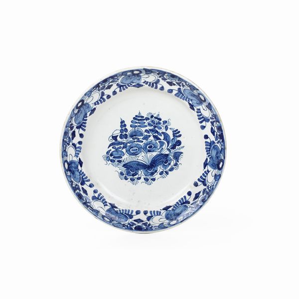 Piatto.<BR>Nove, Manifattura di Gio Batta Antonibon,1728-1738.  - Asta Maioliche e Porcellane - Associazione Nazionale - Case d'Asta italiane