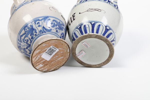 Fiasca da farmacia.<BR>Italia del nord, Probabilmente Veneto, primi del XVIII secolo.  - Asta Maioliche e Porcellane - Associazione Nazionale - Case d'Asta italiane