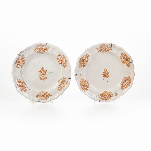 Due piatti.<BR>Savona, XVIII secolo.  - Asta Maioliche e Porcellane - Associazione Nazionale - Case d'Asta italiane