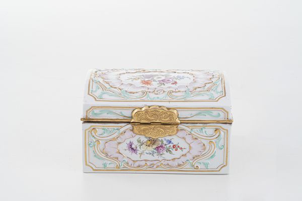Scatola.<BR>Meissen, XIX secolo (?).  - Asta Maioliche e Porcellane - Associazione Nazionale - Case d'Asta italiane