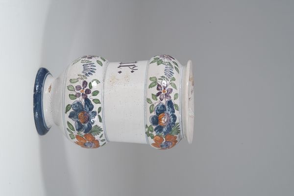 Albarello.<BR>Veneto, probabilmente Nove, XIX secolo.  - Asta Maioliche e Porcellane - Associazione Nazionale - Case d'Asta italiane