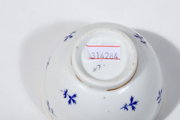 Tazza.<BR>Torino, Manifattura di Vinovo, periodo Gioanetti (1780-1815), 1800 circa.  - Asta Maioliche e Porcellane - Associazione Nazionale - Case d'Asta italiane