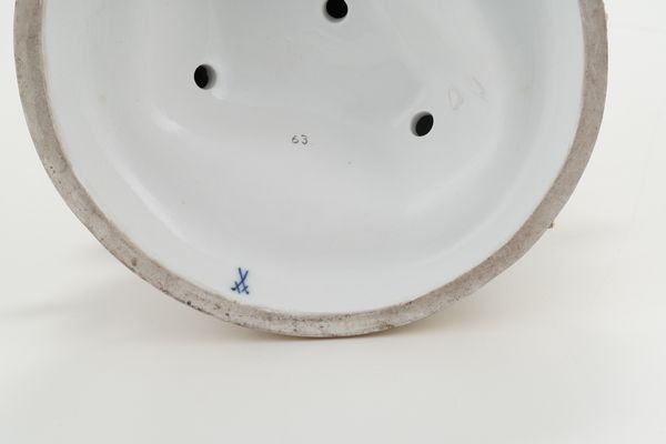 Gruppo galante.<BR>Meissen, XX secolo.  - Asta Maioliche e Porcellane - Associazione Nazionale - Case d'Asta italiane