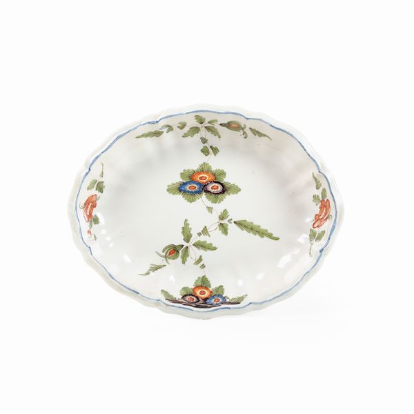 Bacinella ovale.<BR>Nove, Manifattura Antonibon, XVIII secolo circa.  - Asta Maioliche e Porcellane - Associazione Nazionale - Case d'Asta italiane
