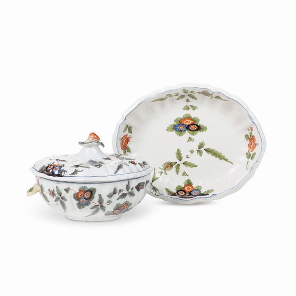 Una zuppiera e una bacinella.<BR>Nove, Manifattura Antonibon, 1740-1770 circa.  - Asta Maioliche e Porcellane - Associazione Nazionale - Case d'Asta italiane