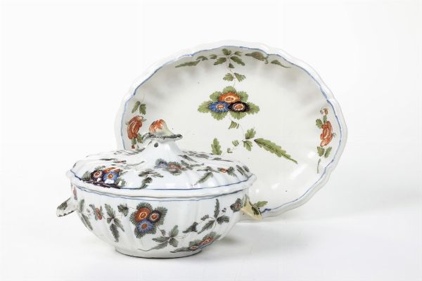 Una zuppiera e una bacinella.<BR>Nove, Manifattura Antonibon, 1740-1770 circa.  - Asta Maioliche e Porcellane - Associazione Nazionale - Case d'Asta italiane