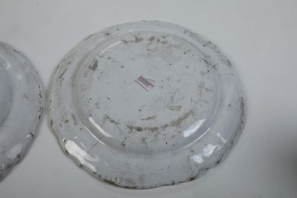 Coppia di piatti. <BR>Lombardia, probabilmente Milano, seconda met del XVIII secolo.  - Asta Maioliche e Porcellane - Associazione Nazionale - Case d'Asta italiane