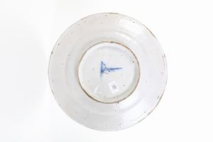 Grande piatto.<BR>Savona, Fabbrica Chiodo-Peirano, secondo quarto del XVIII secolo.  - Asta Maioliche e Porcellane - Associazione Nazionale - Case d'Asta italiane