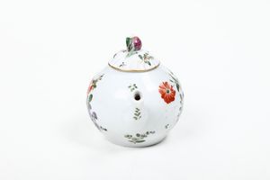 Teiera.<BR>Nove, Manifattura Antonibon, seconda met del XVIII secolo.  - Asta Maioliche e Porcellane - Associazione Nazionale - Case d'Asta italiane