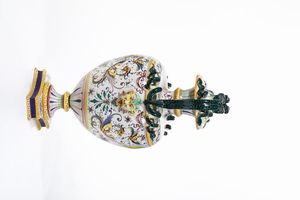 Vaso biansato a raffellesche.<BR>Sesto Fiorentino, Manifattura Fantechi, primo quarto del XX secolo.  - Asta Maioliche e Porcellane - Associazione Nazionale - Case d'Asta italiane