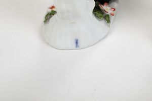 Due figurine.<BR>Parigi, Manifattura Samson, primi del XX secolo.  - Asta Maioliche e Porcellane - Associazione Nazionale - Case d'Asta italiane