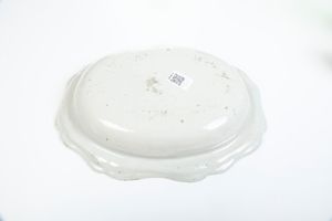 Bacinella ovale. <BR>Liguria, XVIII secolo.  - Asta Maioliche e Porcellane - Associazione Nazionale - Case d'Asta italiane